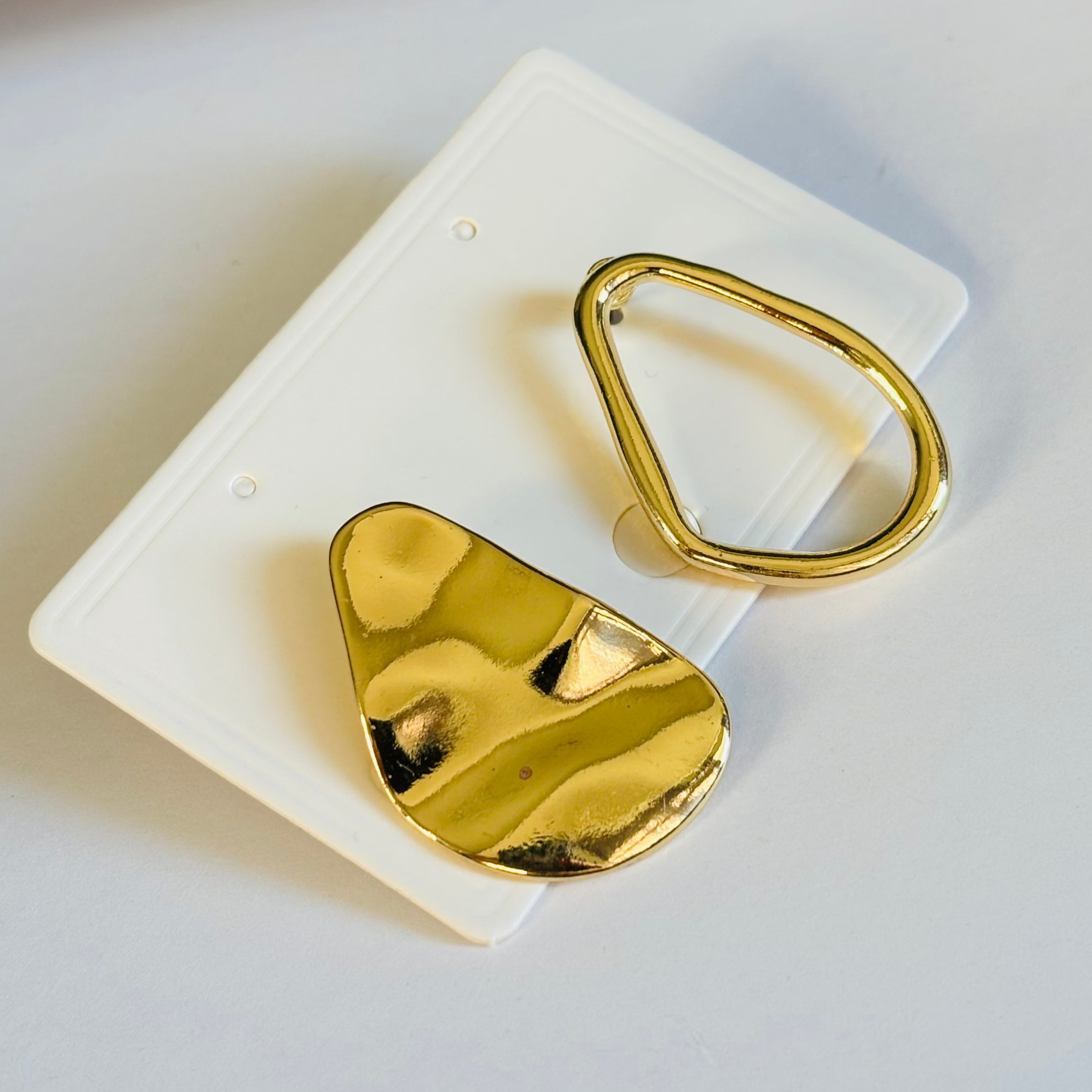 Asimetriški auskarai