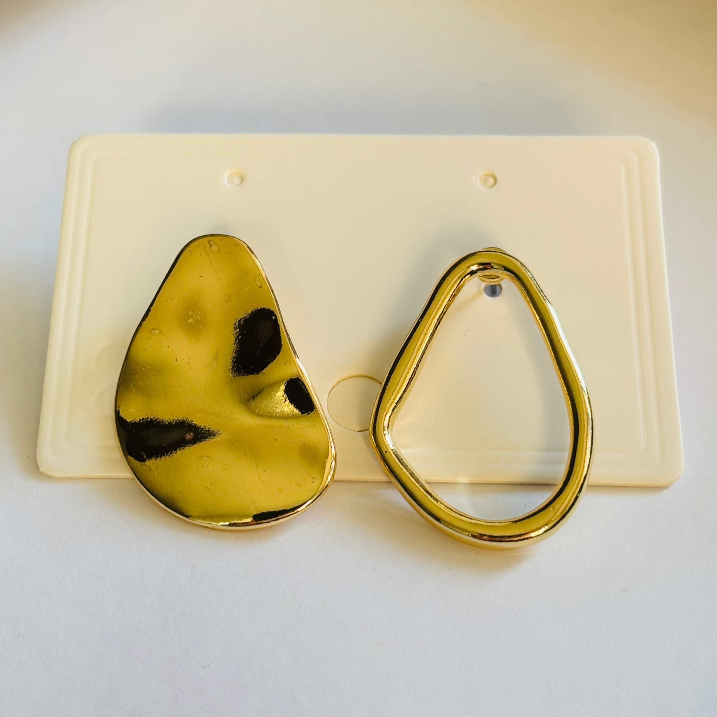 Asimetriški auskarai